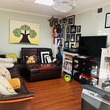 Costa Mesa Homestay - Private Rooms With 2 Shared Baths And Hosts Onsite Bagian luar foto
