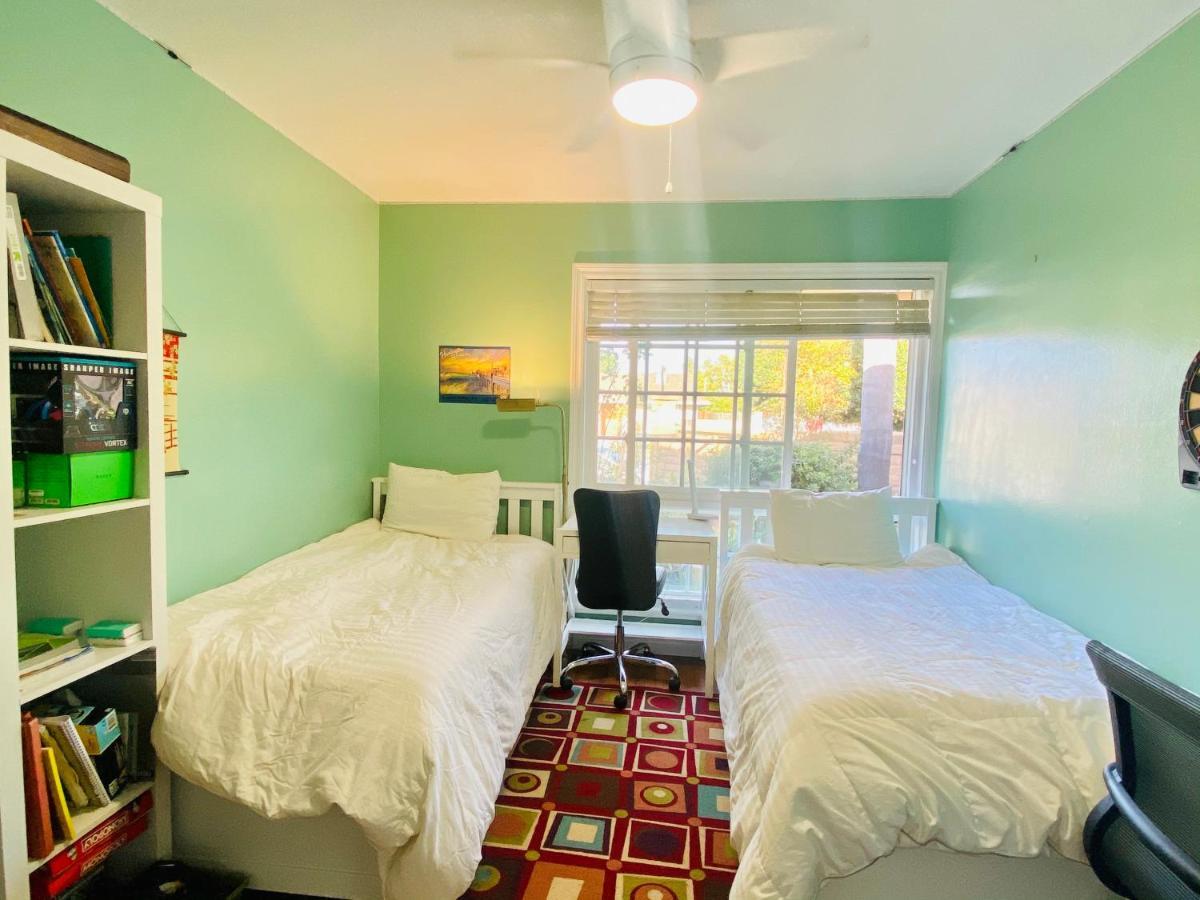 Costa Mesa Homestay - Private Rooms With 2 Shared Baths And Hosts Onsite Bagian luar foto